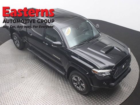 Used 2019 Toyota Tacoma TRD Sport w/ TRD Premium Sport Package image 3