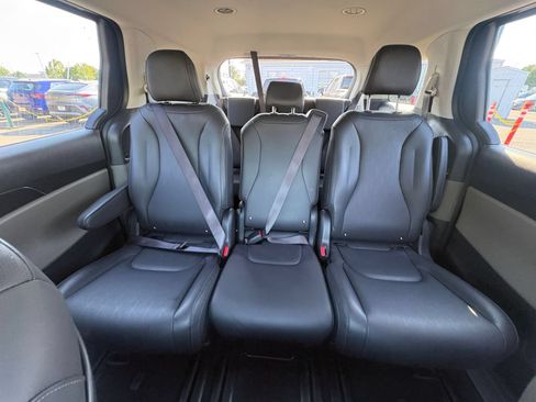 Used 2026 Kia Carnival FWD image 41