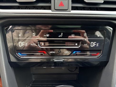 New 2026 Volkswagen Taos SEL AWD/4WD image 18