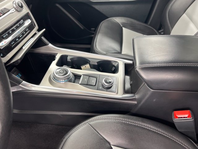 Used 2023 Ford Explorer XLT w/ Equipment Group 202A AWD/4WD image 14