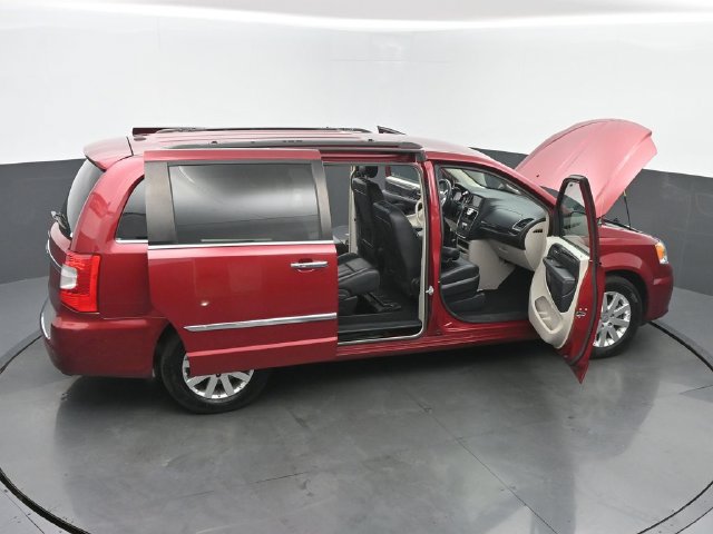 Used 2016 Chrysler Town & Country Touring w/ Driver Convenience Group FWD image 62