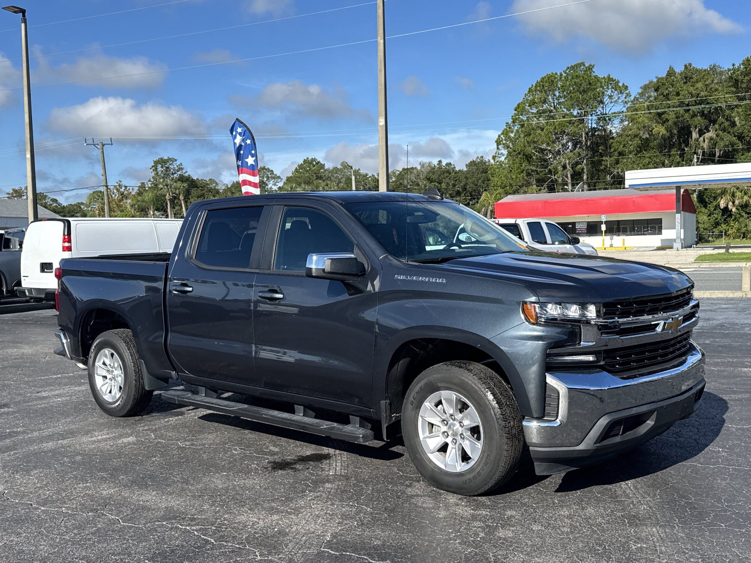 Used 2020 Chevrolet Silverado 1500 LT w/ Trailering Package RWD image 2