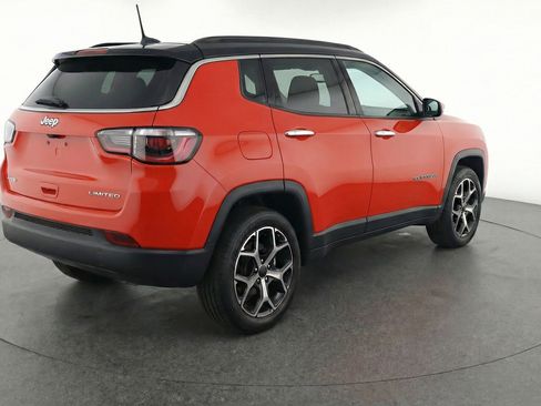 Used 2025 Jeep Compass Limited AWD/4WD image 9