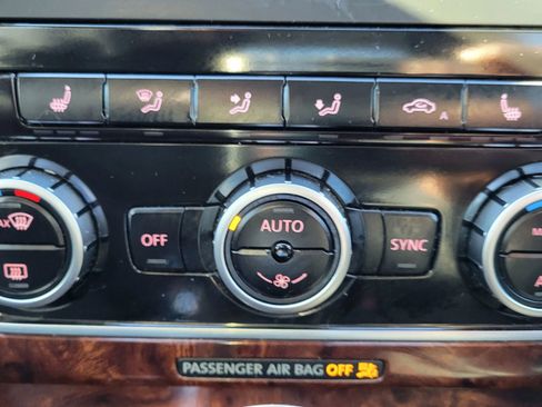 Used 2013 Volkswagen Passat TDI SEL Premium image 26