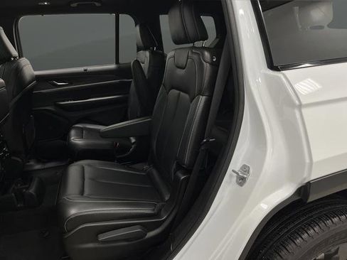 Used 2025 Jeep Grand Cherokee L Limited w/ Luxury Tech Group II image 30