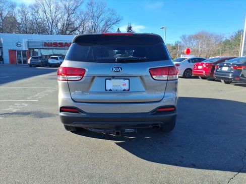 Used 2018 Kia Sorento LX image 6