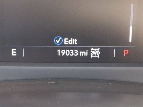 Used 2023 Cadillac XT4 Luxury w/ Cold Weather Package image 21