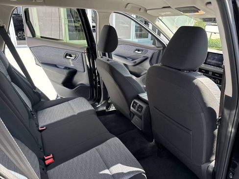 Used 2023 Nissan Rogue SV FWD image 34