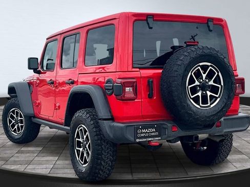 Used 2025 Jeep Wrangler Unlimited Rubicon w/ Convenience Group AWD/4WD image 5