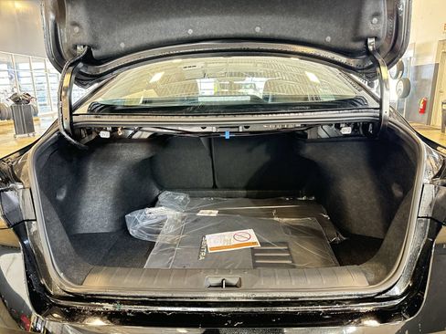 New 2026 Nissan Sentra SR w/ SR Premium Package FWD image 33
