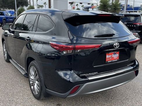 Used 2022 Toyota Highlander Platinum image 4