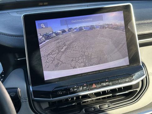 Used 2024 Jeep Compass Limited image 25