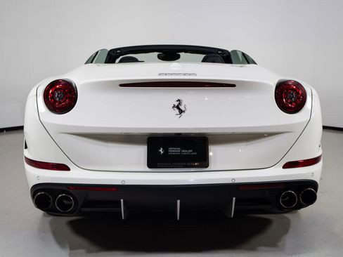 Used 2017 Ferrari California T RWD image 10