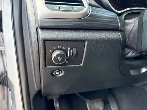 Used 2020 Jeep Grand Cherokee Altitude AWD/4WD image 18