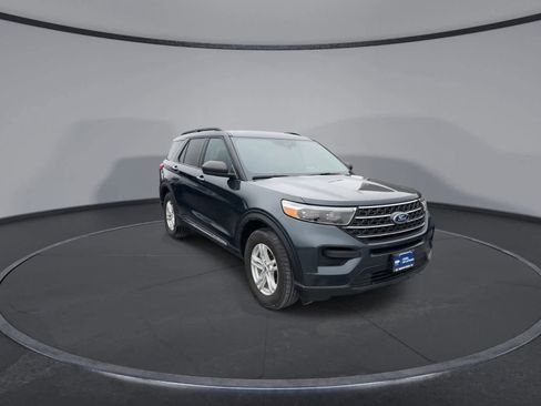 Certified 2022 Ford Explorer XLT image 2