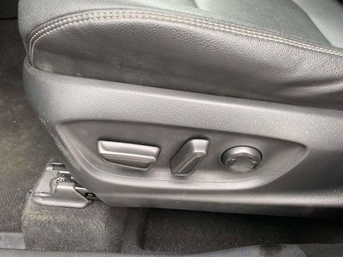 Used 2023 Toyota Corolla Cross XLE w/ Convenience Package FWD image 21