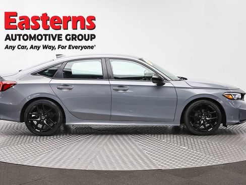 Used 2025 Honda Civic Sport image 4