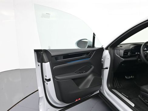 New 2026 Porsche Macan Electric RWD image 16