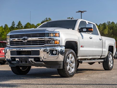Used 2019 Chevrolet Silverado 2500 LTZ w/ Silverado HD Tribute Edition AWD/4WD image 3