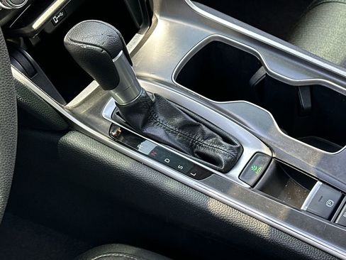 Used 2020 Honda Accord EX image 16