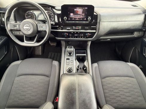 Used 2025 Nissan Pathfinder SV AWD/4WD image 16