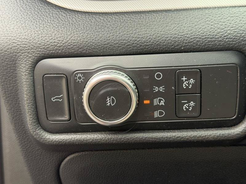 Used 2020 Ford Explorer XLT w/ Equipment Group 202A RWD image 9