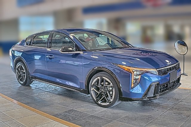 Used 2025 Kia K4 GT-Line FWD image 2