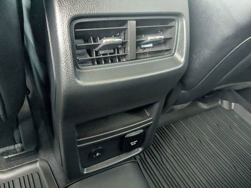 Used 2024 Ford Edge SEL w/ Convenience Package image 18