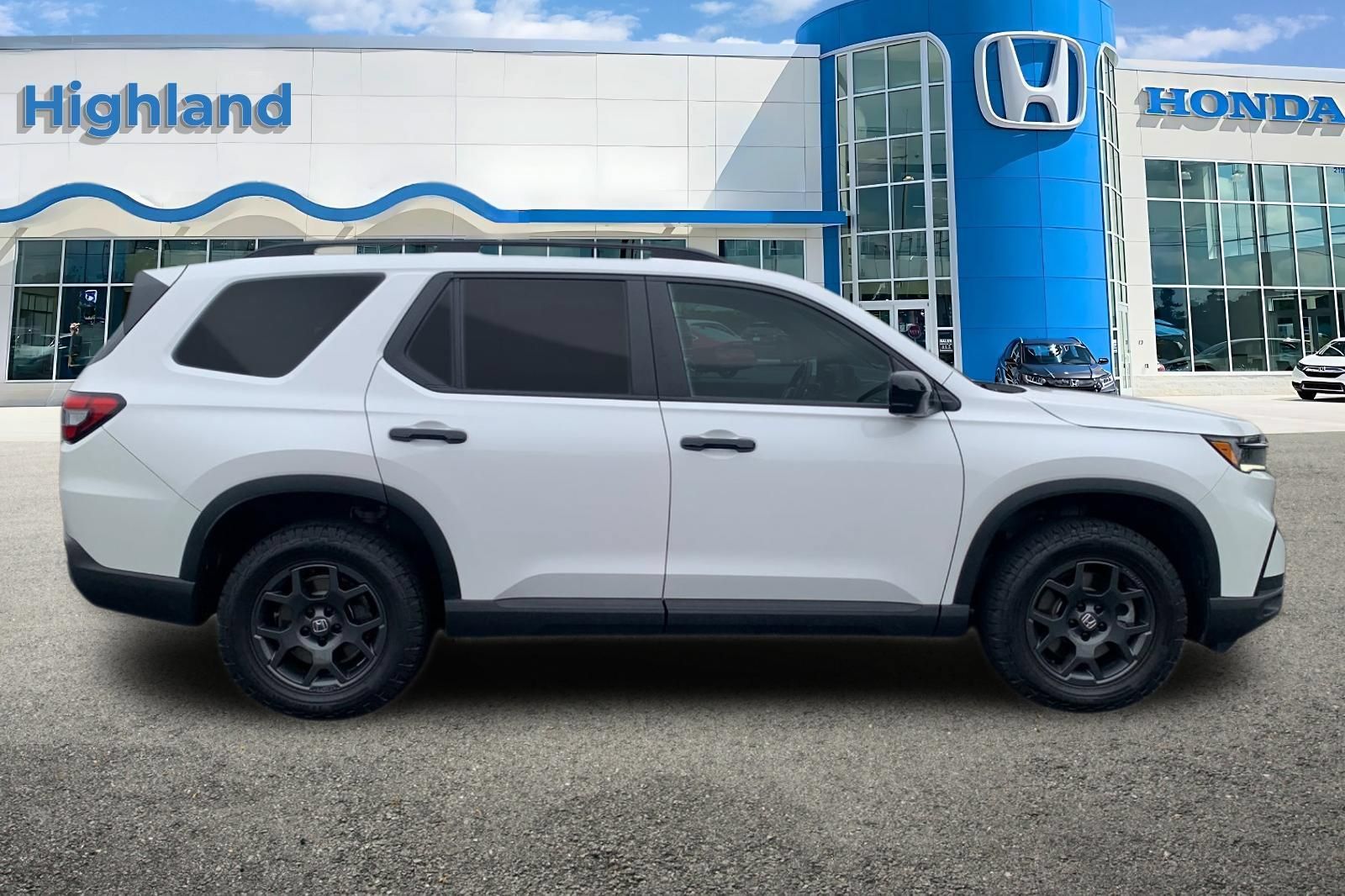 Used 2024 Honda Pilot TrailSport image 6