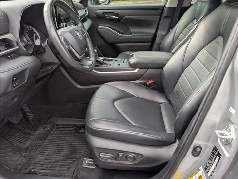Used 2022 Toyota Highlander XLE image 15