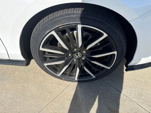 Used 2023 Honda Accord Touring image 9