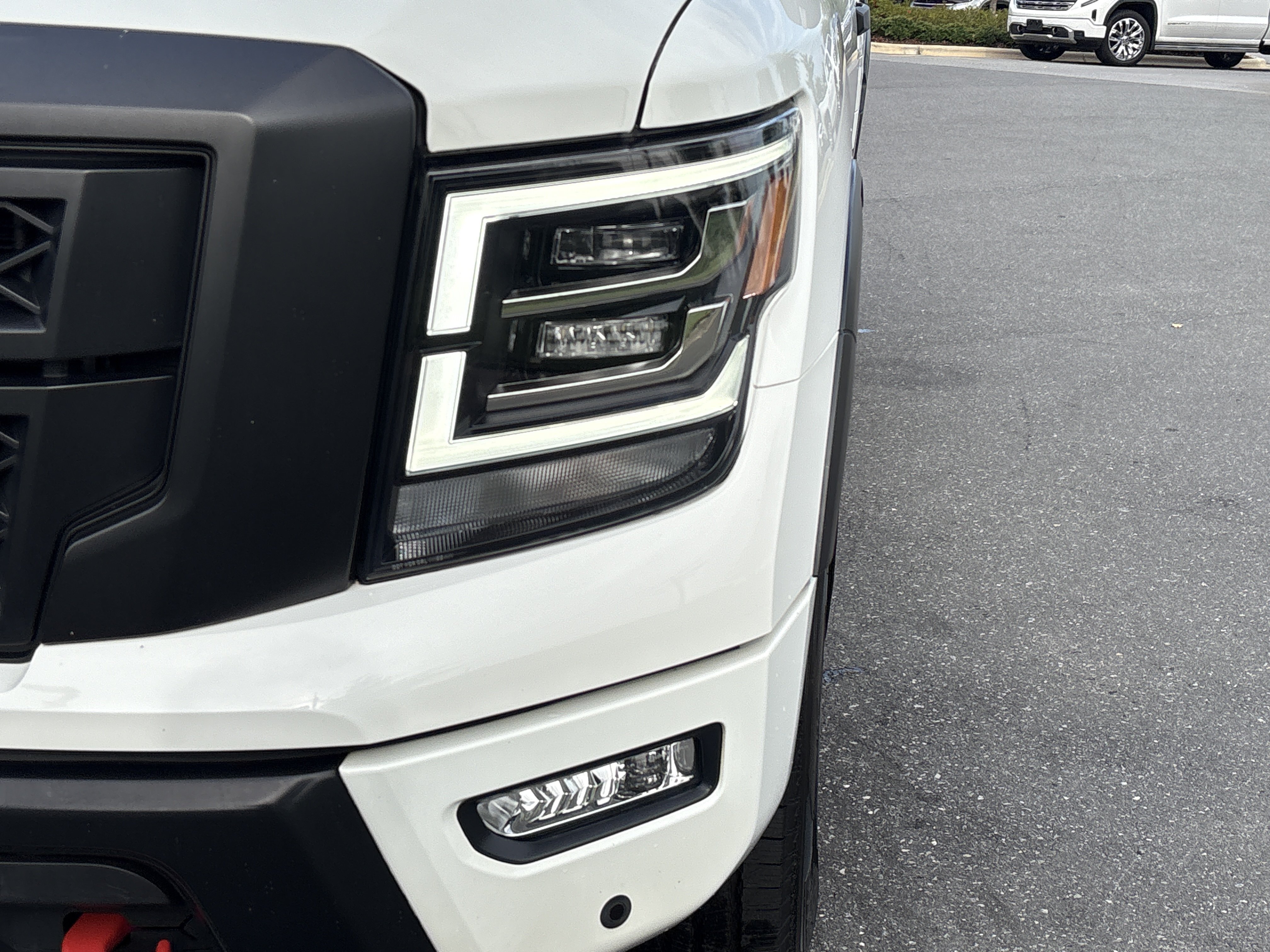 Used 2023 Nissan Titan PRO-4X w/ Pro-4x Convenience Package AWD/4WD image 11