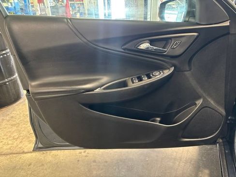 Used 2020 Chevrolet Malibu LT w/ Leather Package FWD image 10