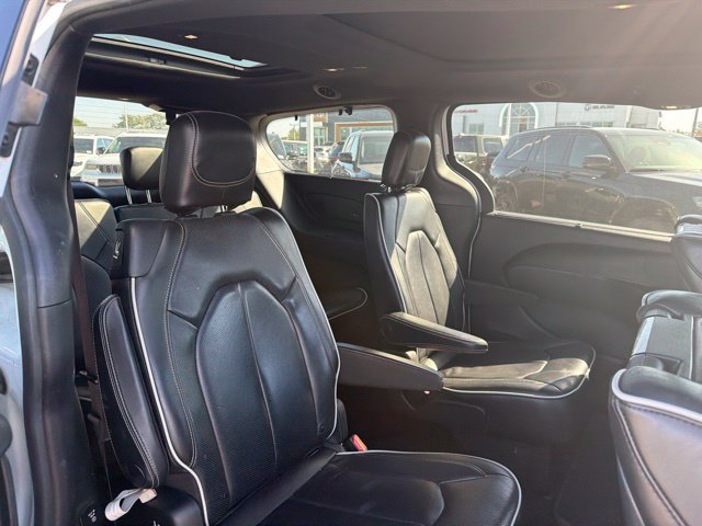 Used 2020 Chrysler Pacifica Limited w/ Advanced Safetytec Group FWD image 6