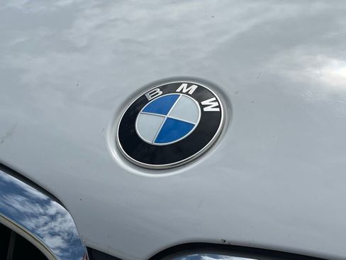 Used 2018 BMW 530i xDrive AWD/4WD image 11