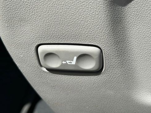 Used 2017 Toyota Highlander XLE image 29