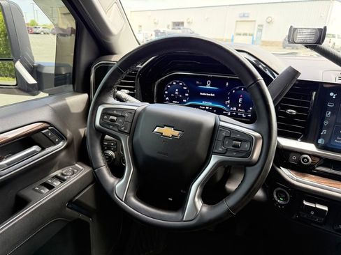 Used 2024 Chevrolet Silverado 2500 LT AWD/4WD image 14