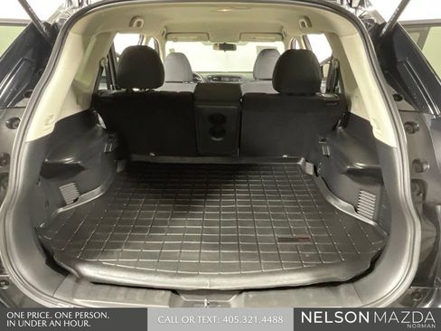 Used 2017 Nissan Rogue SV FWD image 13
