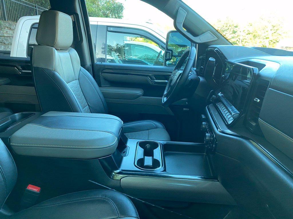 Used 2025 Chevrolet Silverado 2500 ZR2 w/ Technology Package AWD/4WD image 7