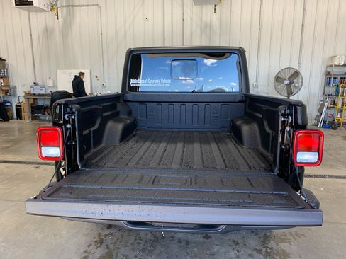 New 2026 Jeep Gladiator Sport image 21