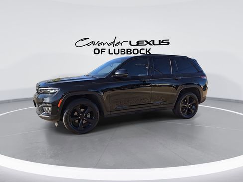 Used 2023 Jeep Grand Cherokee Altitude image 5