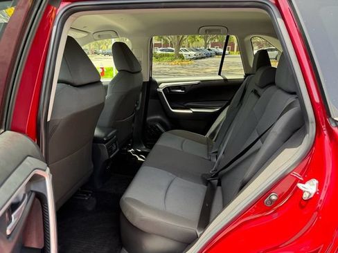 Used 2025 Toyota RAV4 XLE AWD/4WD image 13