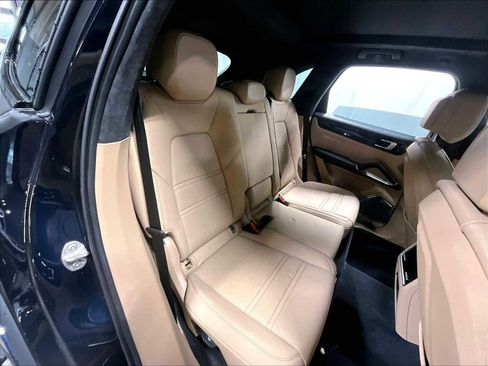 Used 2023 Porsche Cayenne Turbo S image 32