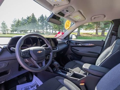 Used 2025 Chevrolet TrailBlazer LT AWD/4WD image 11