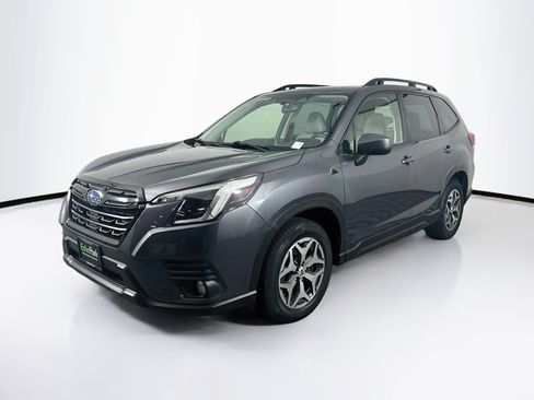 Used 2022 Subaru Forester Premium AWD/4WD image 3