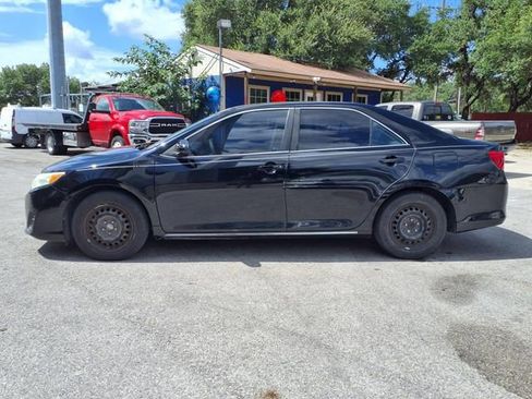 Used 2014 Toyota Camry LE FWD image 4