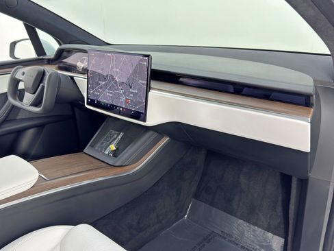 Used 2022 Tesla Model X image 13