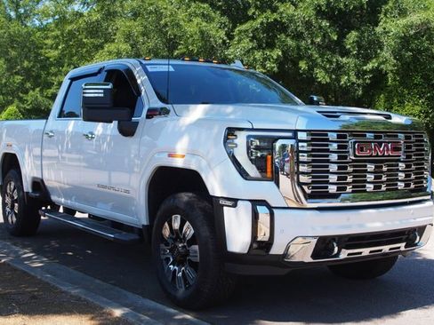 Used 2024 GMC Sierra 2500 Denali w/ Technology Package AWD/4WD image 1