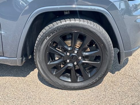 Used 2018 Jeep Grand Cherokee Altitude AWD/4WD image 45
