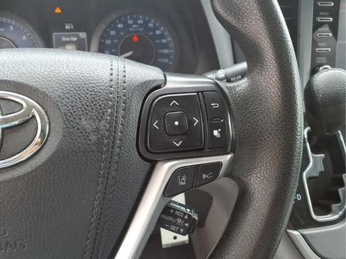 Used 2020 Toyota Sienna L FWD image 17